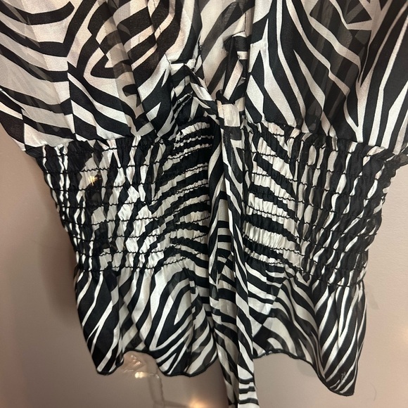 Janice-Women size small silky shirt blouse -black and white design - Picture 2 of 4